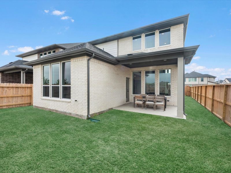 Exterior details and patio area of a home in Trillium 40′, Richmond (Image 3).