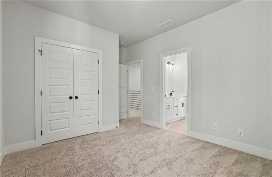 Spacious, unfurnished interior of a new home in , Jefferson (Image 28).
