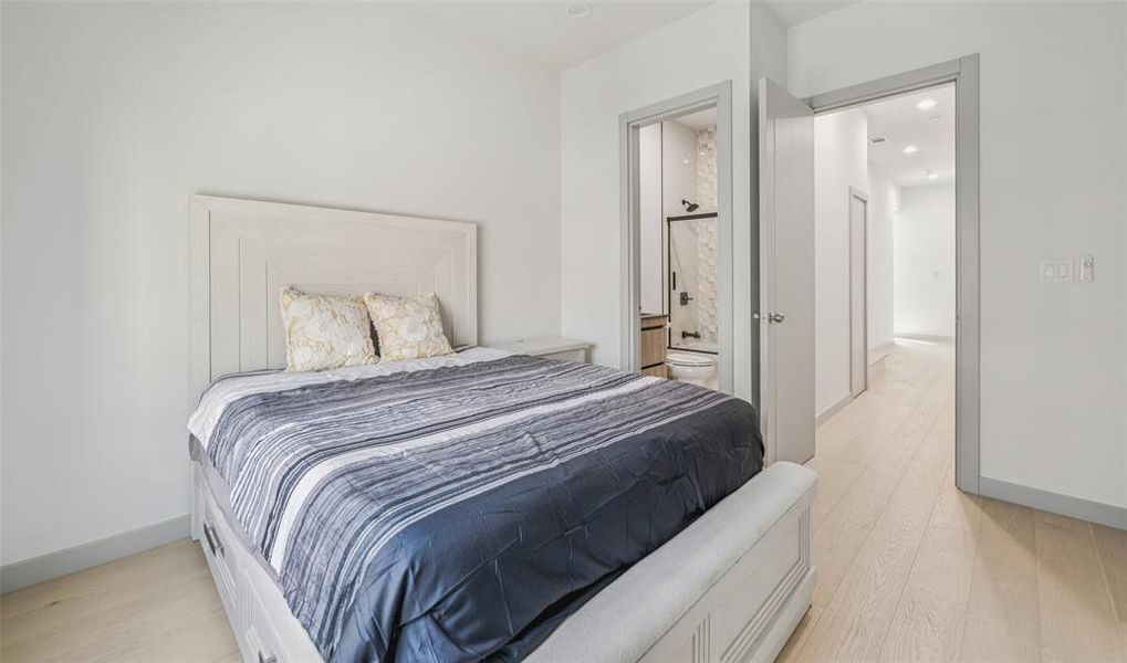 Furnished interior view inside a new home in , Dallas (Image 30).