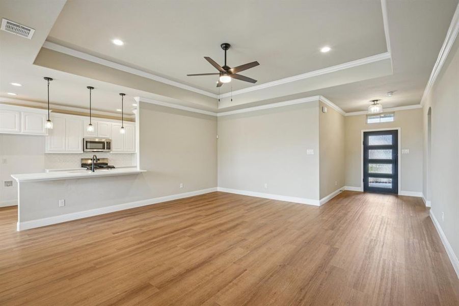 Spacious, unfurnished interior of a new home in , Alvarado (Image 16).