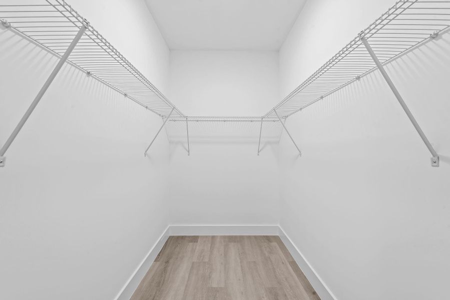 Spacious, unfurnished interior of a new home in , Fort Lauderdale (Image 19).