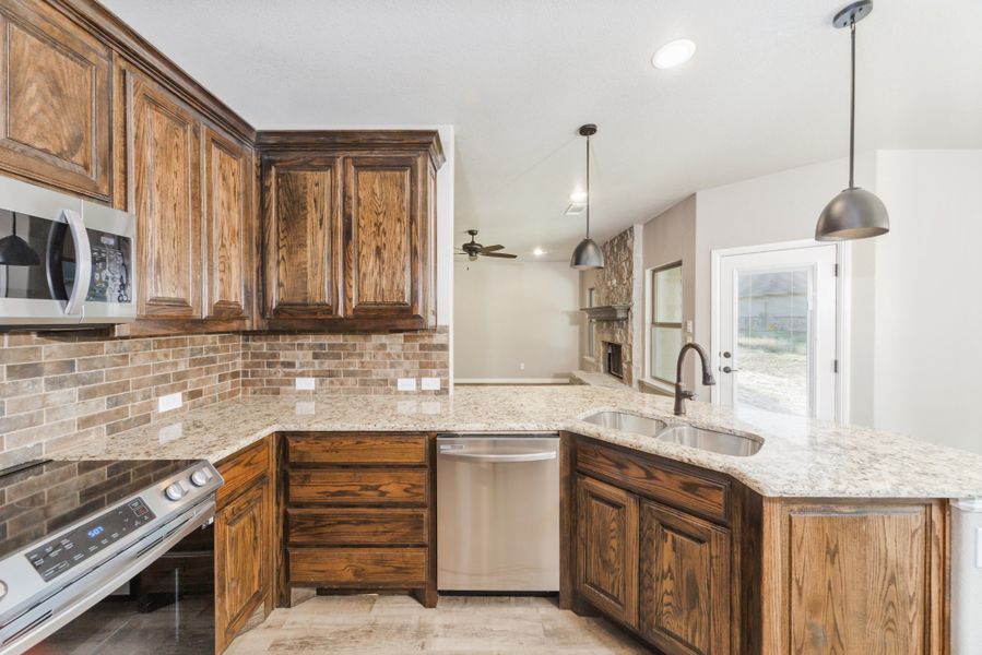 Representative furnished interior of a home built from the The Campbell by Doug Parr Custom Homes in Fair Oaks, Runaway Bay (Image 8). Representative furnished interior of a home built from the The Campbell by Doug Parr Custom Homes in Fair Oaks, Runaway Bay (Image 8).