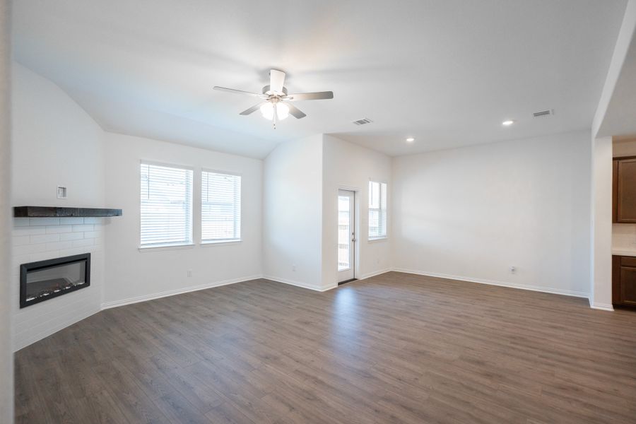 Spacious, unfurnished interior of a new home in Stark Farms, Denton (Image 20). Spacious, unfurnished interior of a new home in Stark Farms, Denton (Image 20).