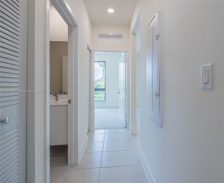 Spacious, unfurnished interior of a new home in , Doral (Image 19).