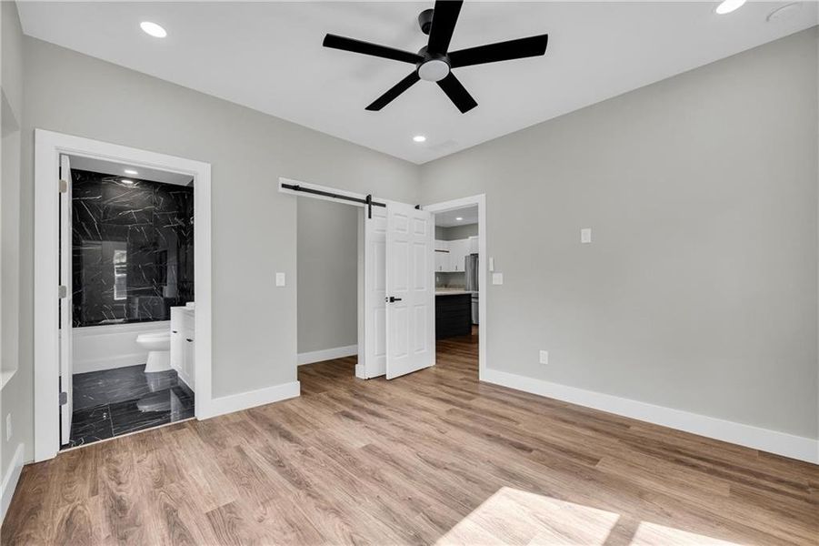 Spacious, unfurnished interior of a new home in , Athens (Image 26). Spacious, unfurnished interior of a new home in , Athens (Image 26).