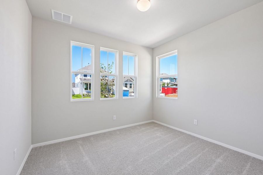 Spacious, unfurnished interior of a new home in Harvest Ridge, Elgin (Image 18).