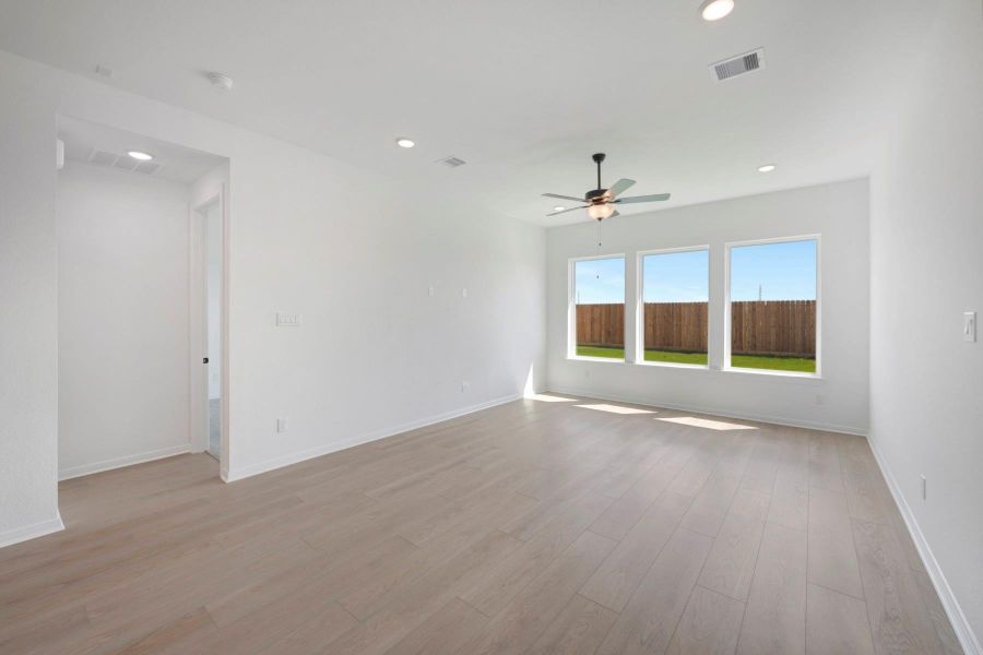 Spacious, unfurnished interior of a new home in Jordan Ranch - Terrace Collection, Fulshear (Image 14).