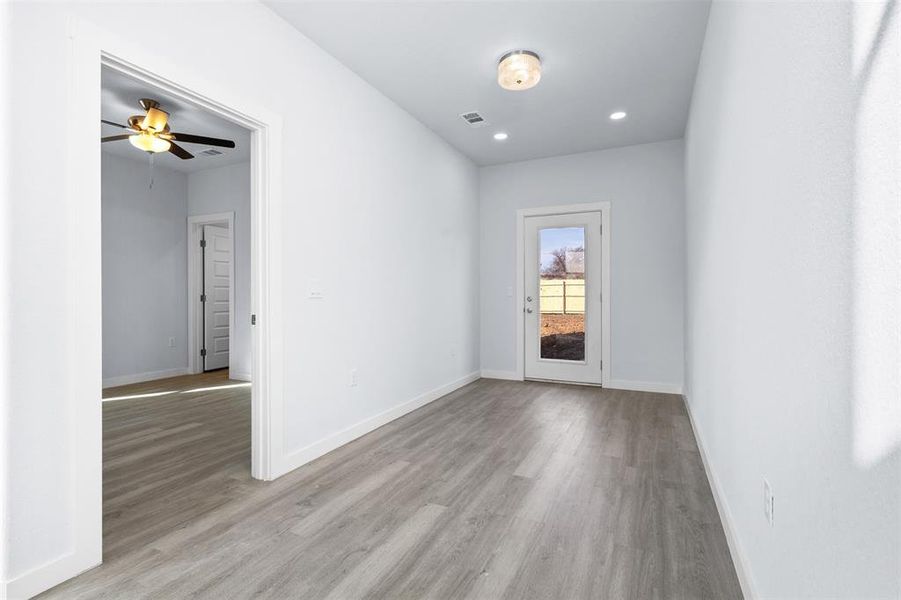 Spacious, unfurnished interior of a new home in , Granbury (Image 11).