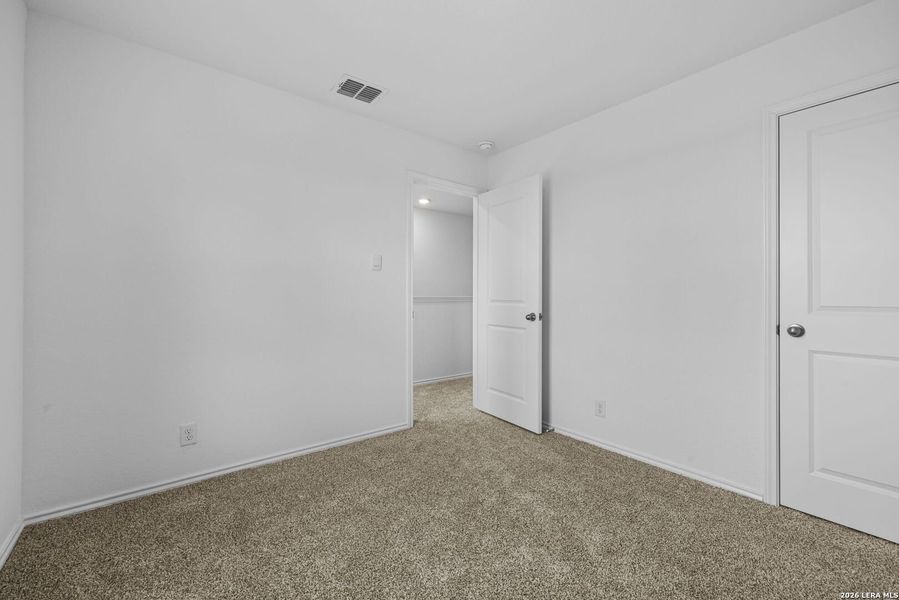 Spacious, unfurnished interior of a new home in Blue Ridge Ranch, San Antonio (Image 17).