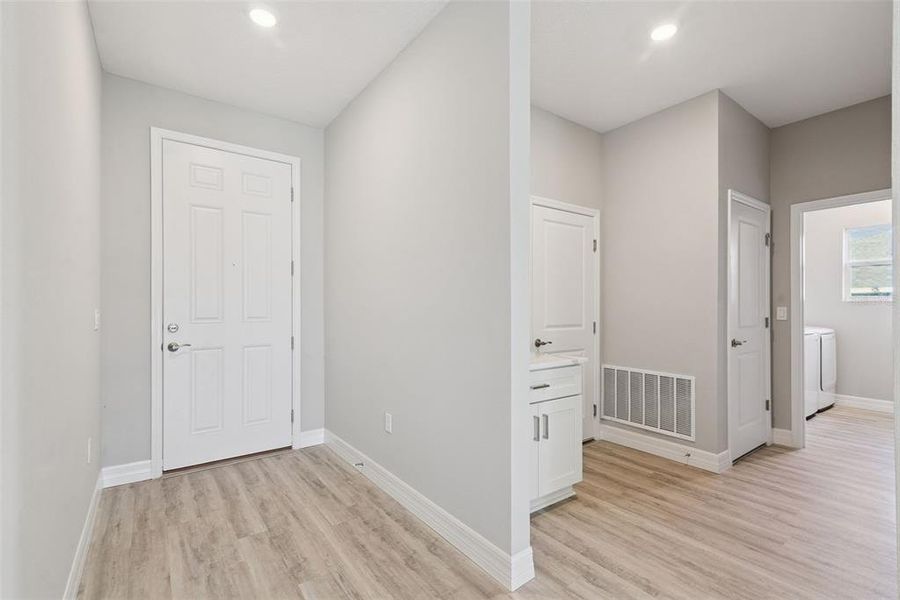 Spacious, unfurnished interior of a new home in , Ocala (Image 18).