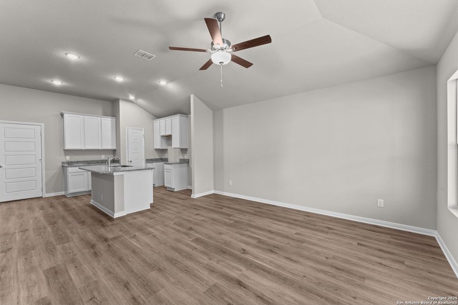 Spacious, unfurnished interior of a new home in Hunters Ranch, San Antonio (Image 6). Spacious, unfurnished interior of a new home in Hunters Ranch, San Antonio (Image 6).