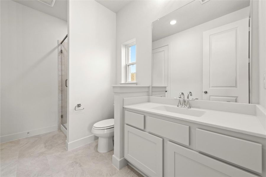 Representative image. Features, selections and colors may vary.