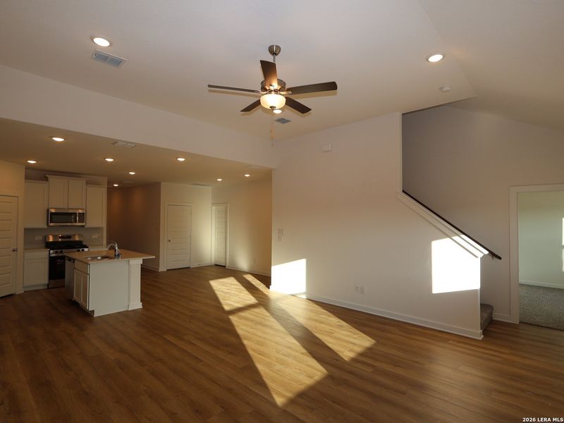 Spacious, unfurnished interior of a new home in Mesquite Ridge, San Antonio (Image 31).