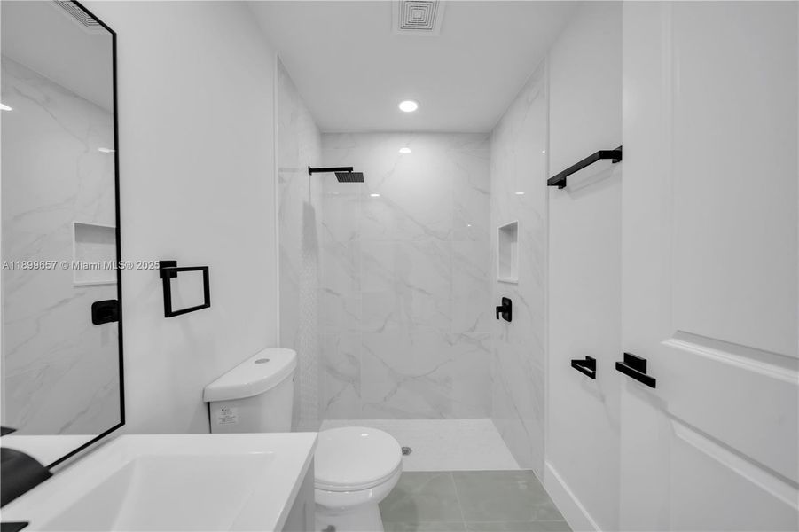 Furnished interior view inside a new home in , Lehigh Acres (Image 6).