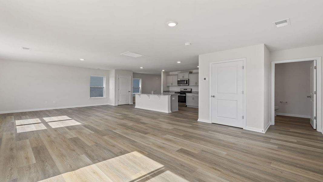 Spacious, unfurnished interior of a new home in Cloverdale Hills, Piedmont (Image 16).