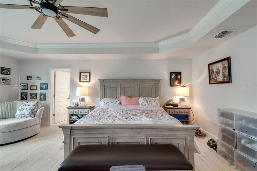 Furnished interior view inside a new home in , Dunnellon (Image 40).