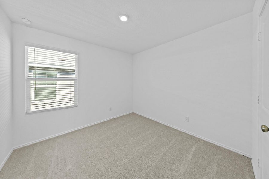 Spacious, unfurnished interior of a new home in Sunset Oaks, Maxwell (Image 11).