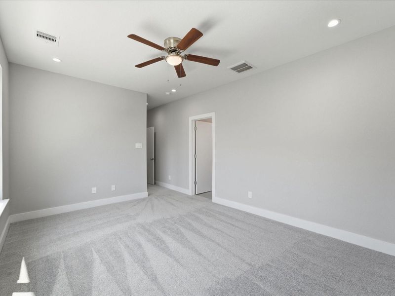 Spacious, unfurnished interior of a new home in , Houston (Image 24).
