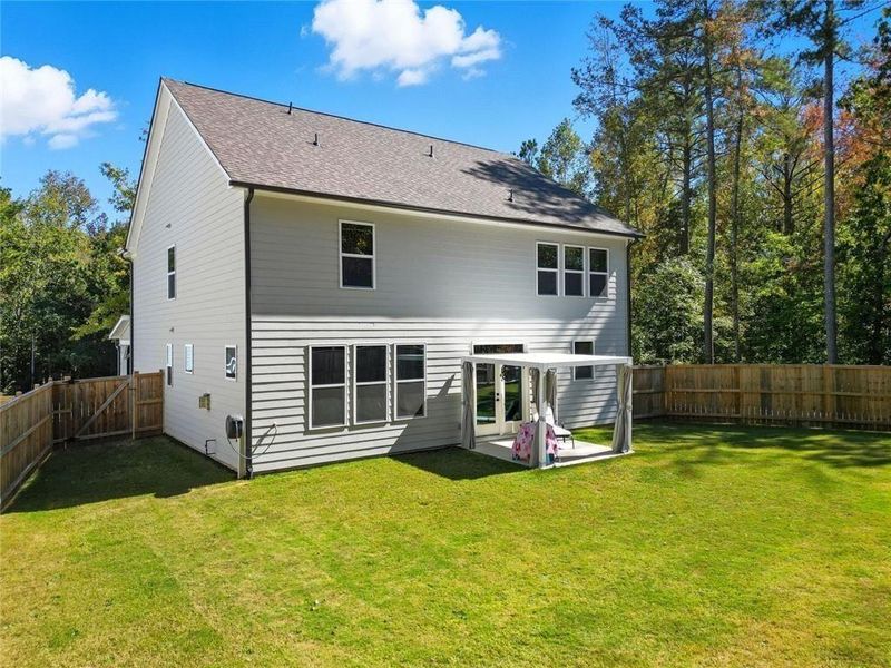 Exterior details and patio area of a home in Riverwood, Dallas (Image 29).