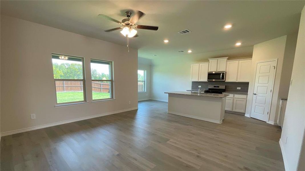 Spacious, unfurnished interior of a new home in Elevon, Lavon (Image 13). Spacious, unfurnished interior of a new home in Elevon, Lavon (Image 13).