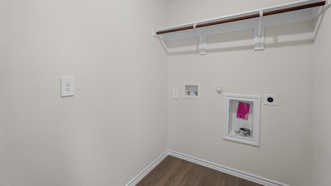 Representative furnished interior of a home built from the Ashburn by D.R. Horton in Blaire Lake, Tyler (Image 24). Representative furnished interior of a home built from the Ashburn by D.R. Horton in Blaire Lake, Tyler (Image 24).