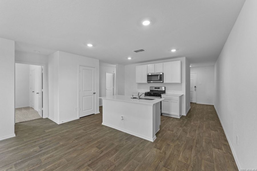 Furnished interior view inside a new home in Avenida, Converse (Image 10).
