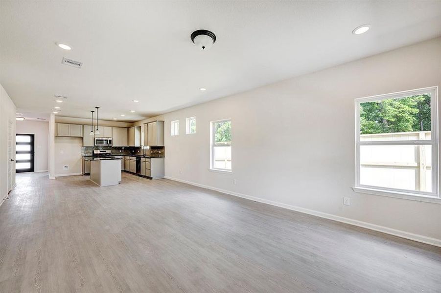 Spacious, unfurnished interior of a new home in , Trenton (Image 8).