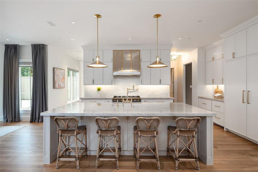 Gourmet eat-in kitchen