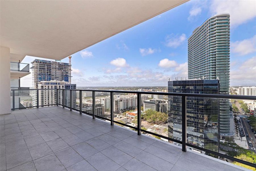Condo located in St. Petersburg, FL showcasing its design and architecture (Image 42).