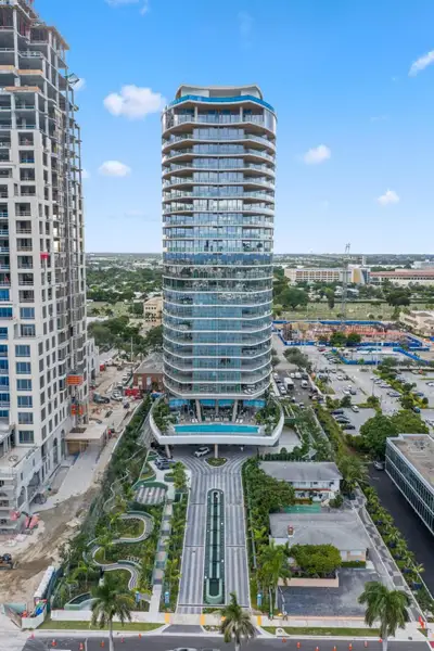 Condo located in West Palm Beach, FL showcasing its design and architecture (Image 4). Condo located in West Palm Beach, FL showcasing its design and architecture (Image 4).