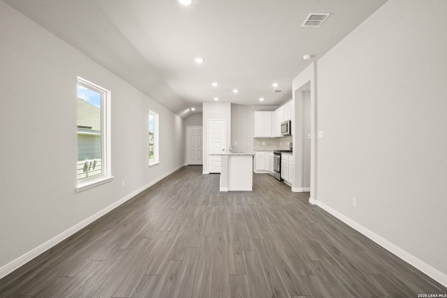 Spacious, unfurnished interior of a new home in Hickory Ridge, Elmendorf (Image 11).