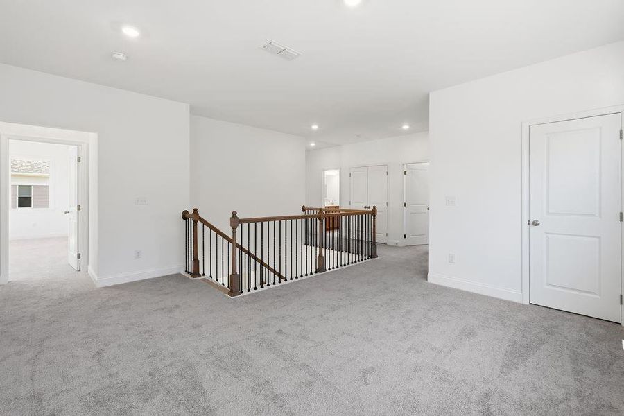 Spacious, unfurnished interior of a new home in Oakmead, Buford (Image 25).