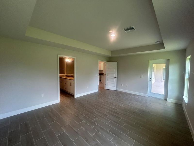 Spacious, unfurnished interior of a new home in Deep Creek, Punta Gorda (Image 19).