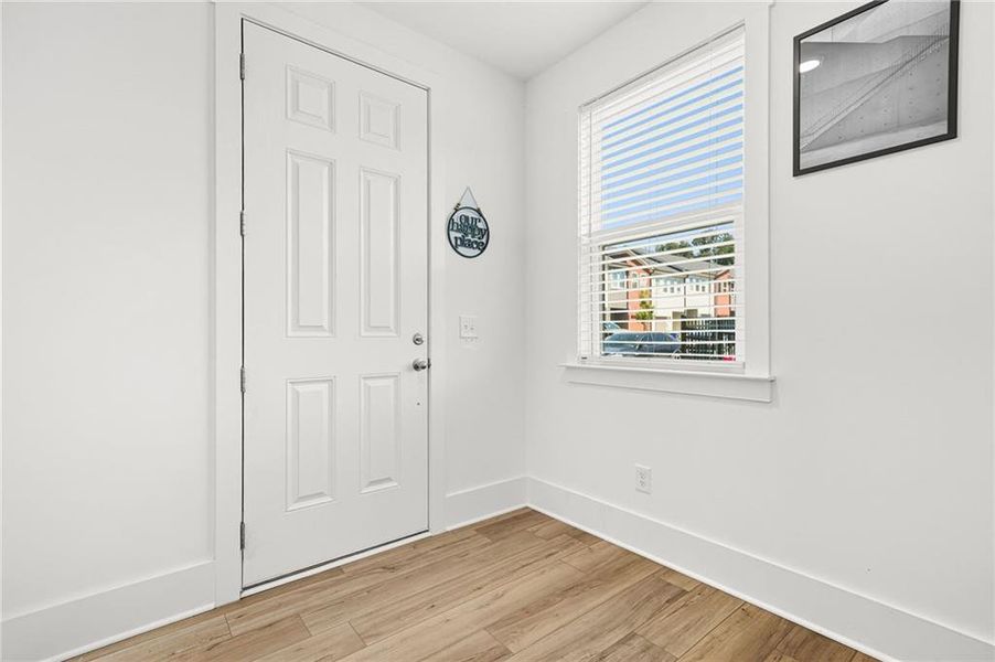 Spacious, unfurnished interior of a new home in , Atlanta (Image 24).