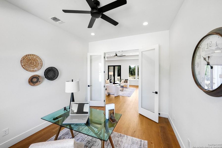 Furnished interior view inside a new home in , Bandera (Image 15).