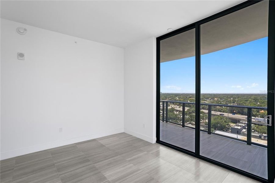 Spacious, unfurnished interior of a new home in , Tampa (Image 26).