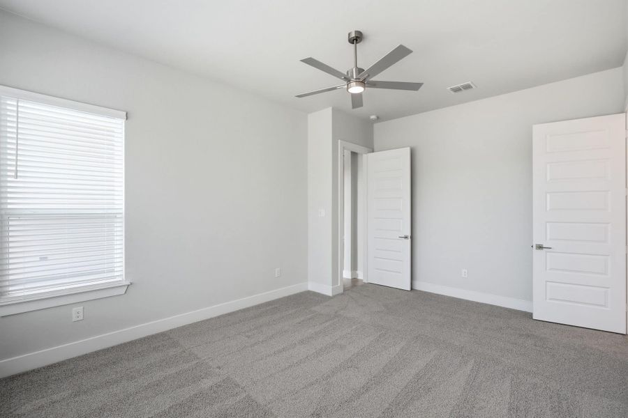 Spacious, unfurnished interior of a new home in Esperanza, Boerne (Image 32).
