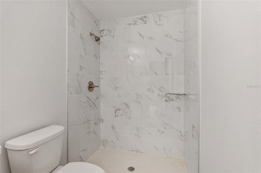 Furnished interior view inside a new home in , Dunnellon (Image 10).