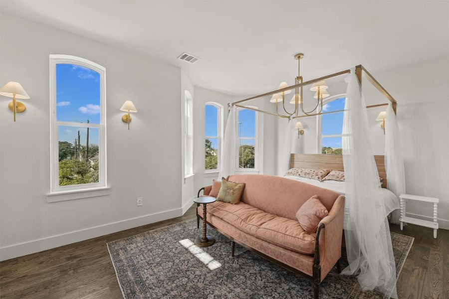 Furnished interior view inside a new home in , Galveston (Image 11).