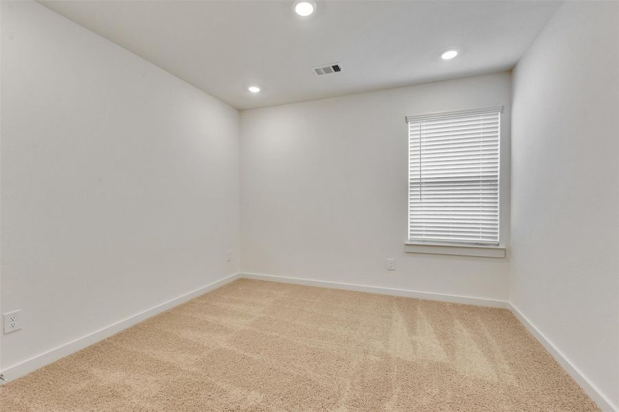 Spacious, unfurnished interior of a new home in , Angleton (Image 20).