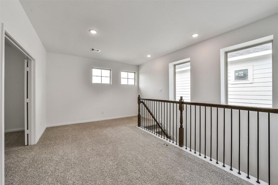 Spacious, unfurnished interior of a new home in Anderson Lake, Houston (Image 31).
