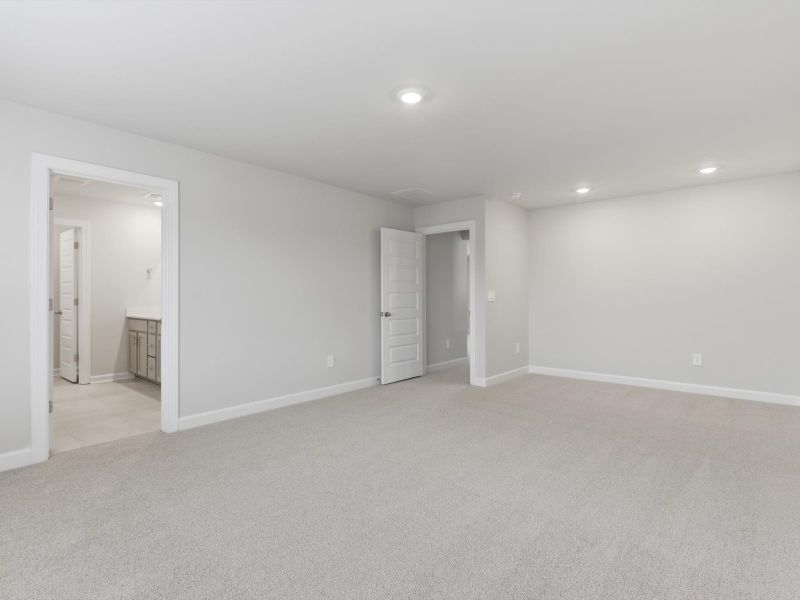 Spacious, unfurnished interior of a new home in Wexford Park, Fountain Inn (Image 15).