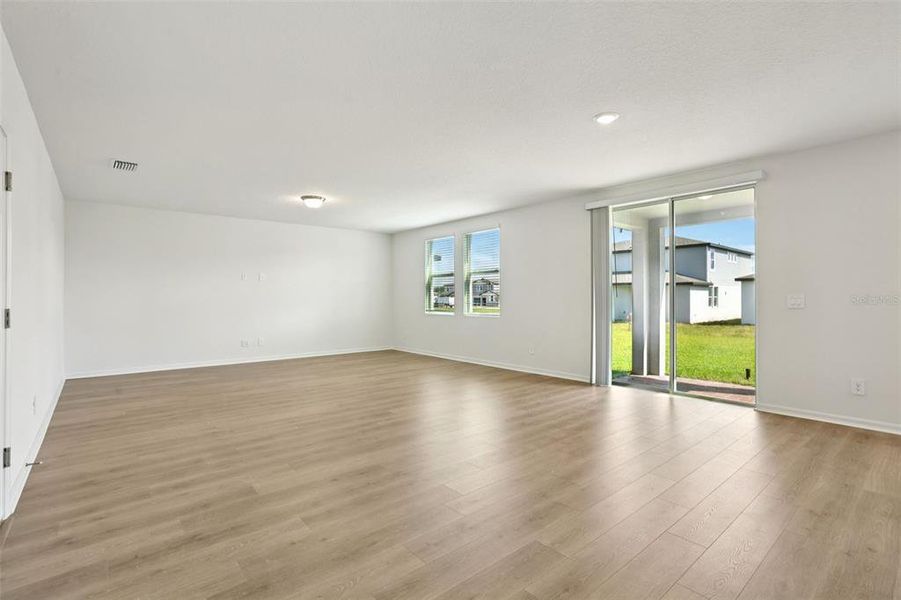 Spacious, unfurnished interior of a new home in The Reserve at Twin Lakes, St. Cloud (Image 23).