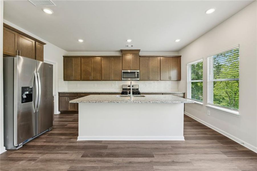 Furnished interior view inside a new home in Ivey Township, Dallas (Image 11).