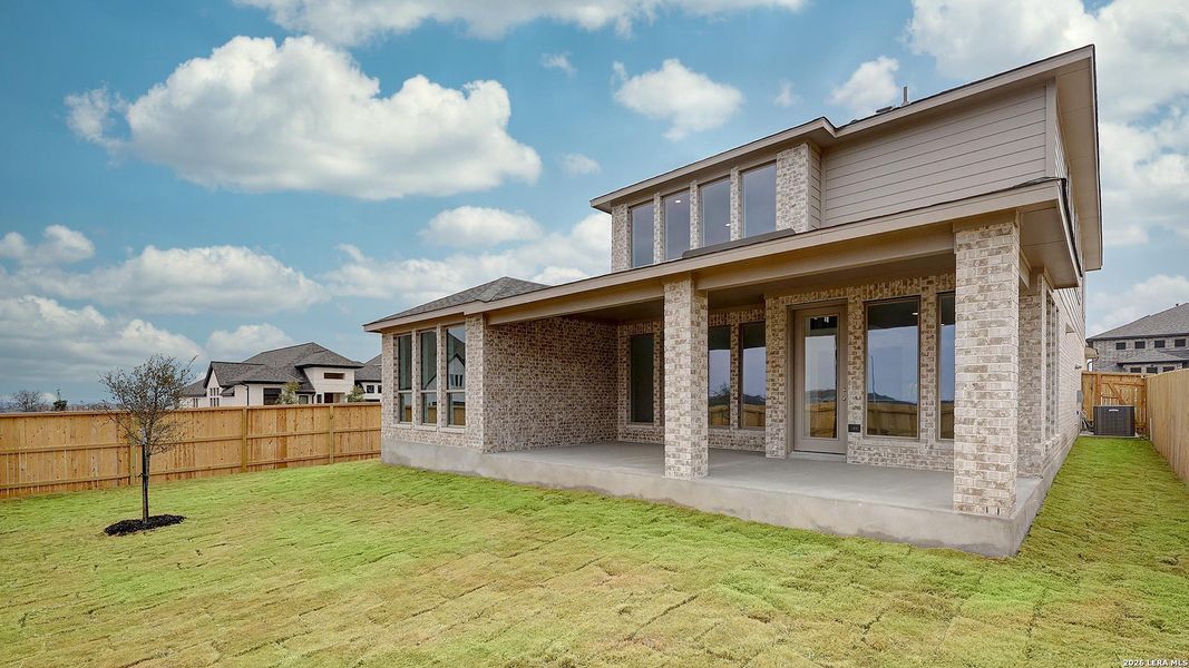 Exterior details and patio area of a home in Ladera, San Antonio (Image 4).