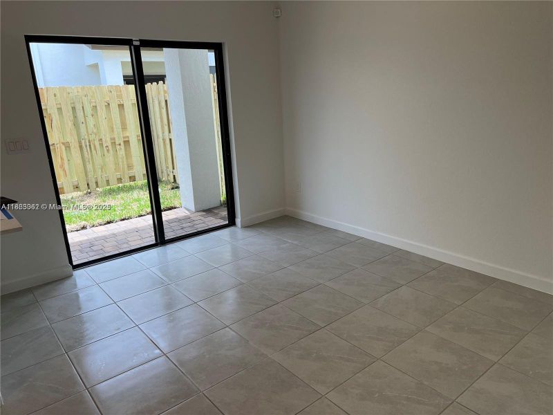 Spacious, unfurnished interior of a new home in , Pembroke Pines (Image 17).