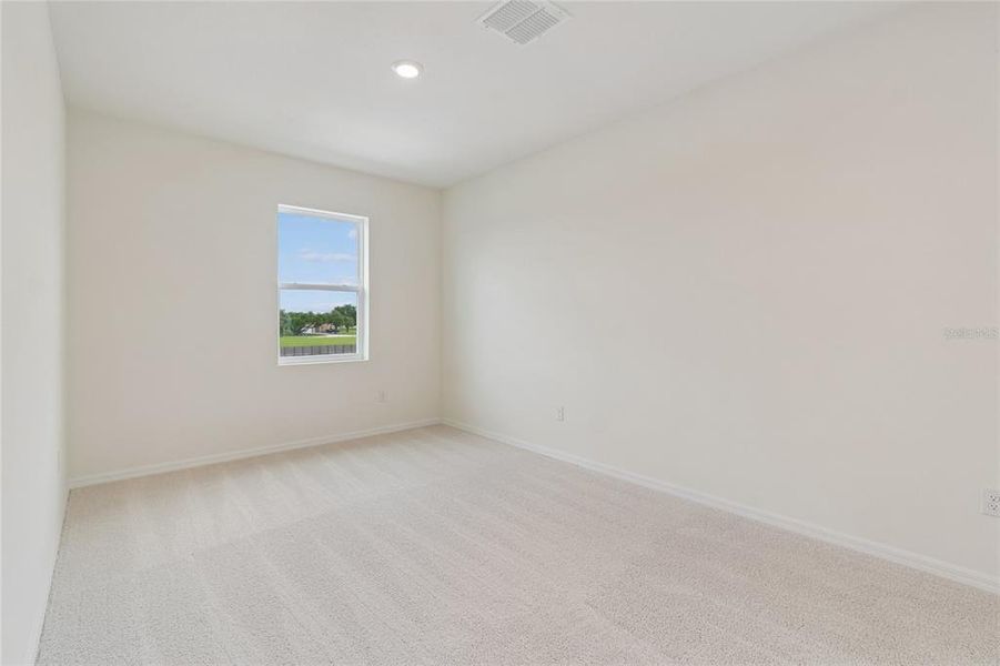 Spacious, unfurnished interior of a new home in Eastlyn, Bradenton (Image 15).
