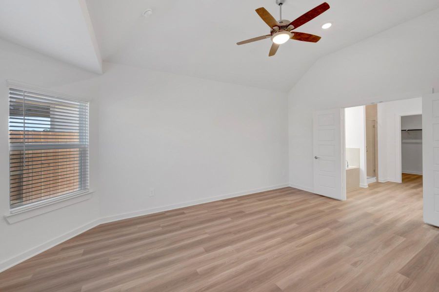 Spacious, unfurnished interior of a new home in Lone Star Landing, Montgomery (Image 17).