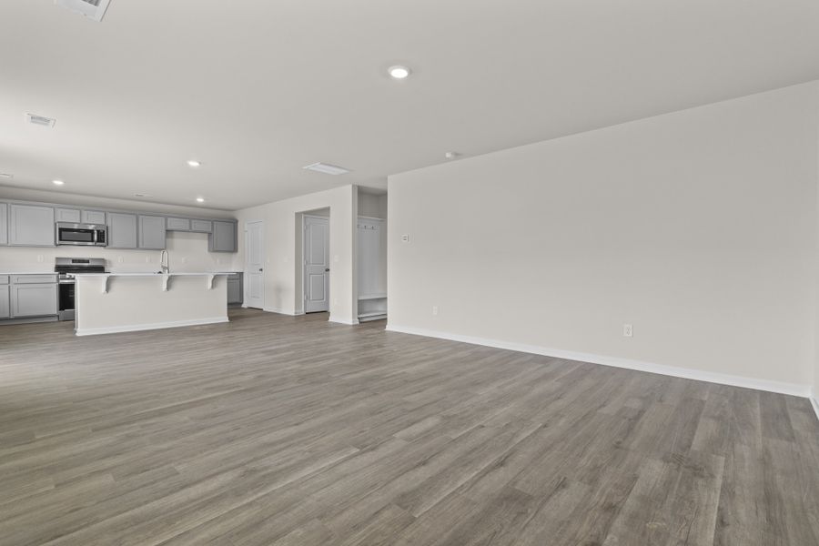 Spacious, unfurnished interior of a new home in Harmon Hill Estates, Hopkins (Image 16).