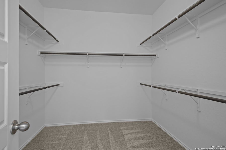 Spacious, unfurnished interior of a new home in Foxbrook, Cibolo (Image 30).